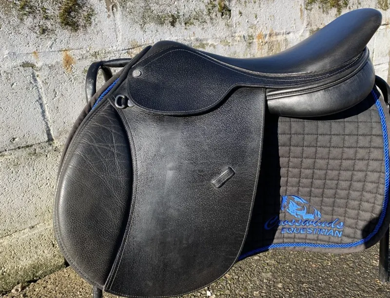 18 Heritage English Leather Close Contact Jump Saddle Black Medium-1