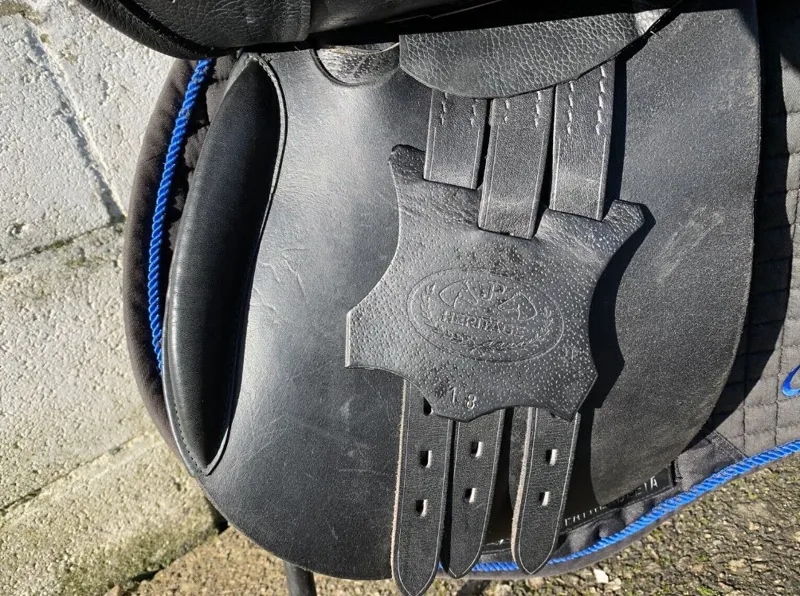 18 Heritage English Leather Close Contact Jump Saddle Black Medium-2