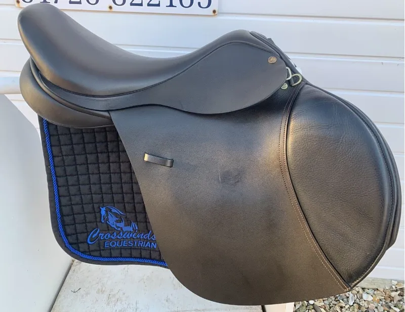 17.5 Morris And Nolan Jump Saddle Medium Wide