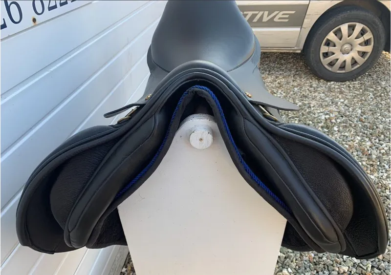 17.5 Morris And Nolan Jump Saddle Medium Wide-4