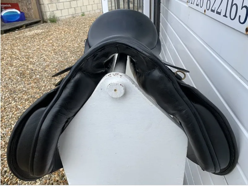 17.5 Gfs Pro Extra Gp Saddle Black Extra Wide Fit-4