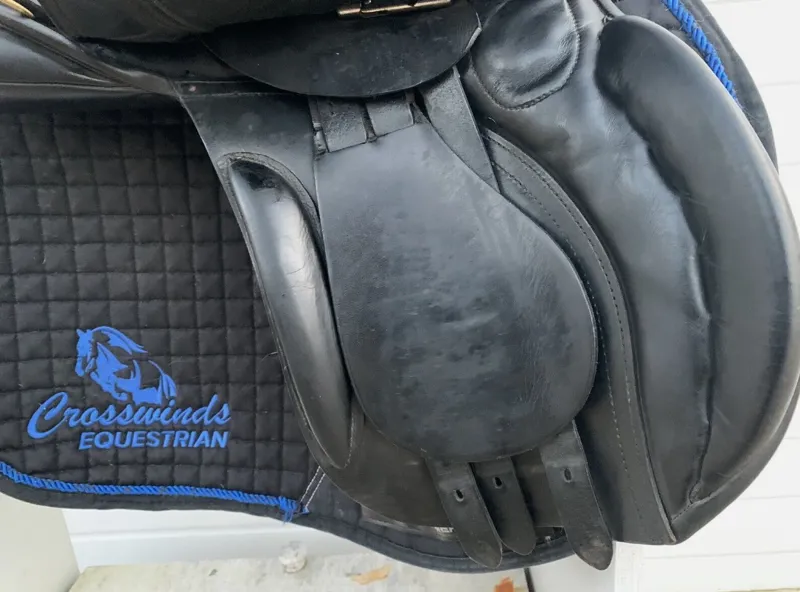 17 Kings GP Saddle Black Medium-2