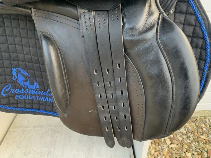 17 Kings GP Saddle Black Medium-3