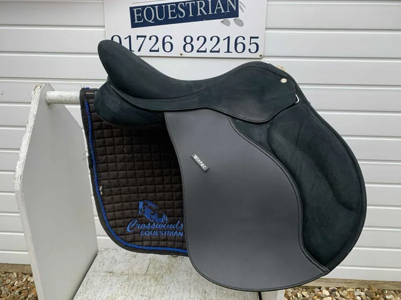 17 Wintec Pro Square Cantle Black Wide Gullet in Excellent Condition-1