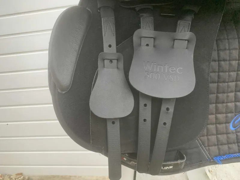 17.5 Wintec 500 VSD Saddle Black Changeable Gullet Good Condition-2