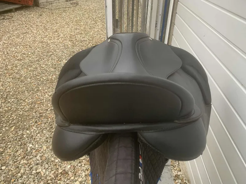 17.5 Wintec 500 VSD Saddle Black Changeable Gullet Good Condition-7