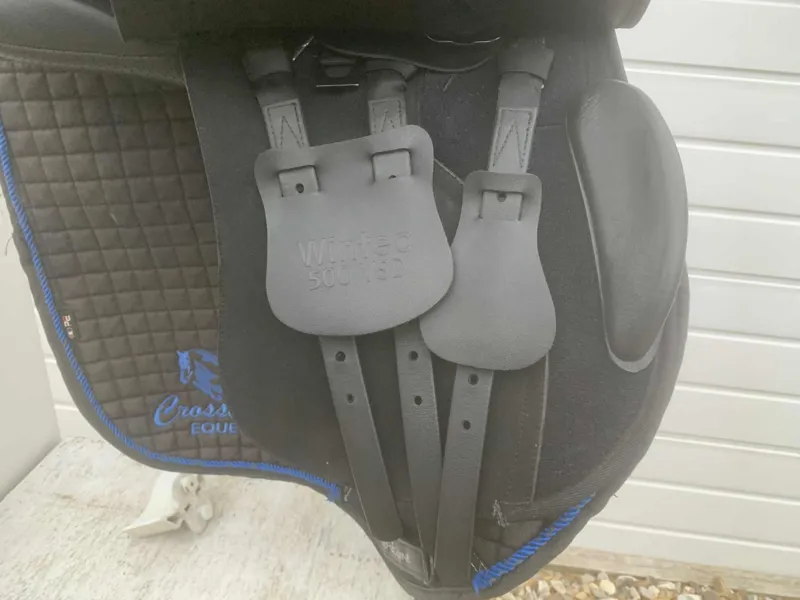 17.5 Wintec 500 VSD Saddle Black Changeable Gullet Good Condition-5