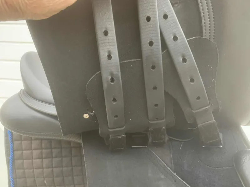 17.5 Wintec 500 VSD Saddle Black Changeable Gullet Good Condition-6