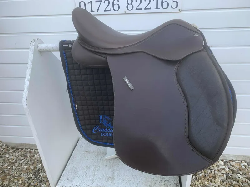 17.5 Wintec 500 Wide Brown 2XWide Gullet in Good Condition-1