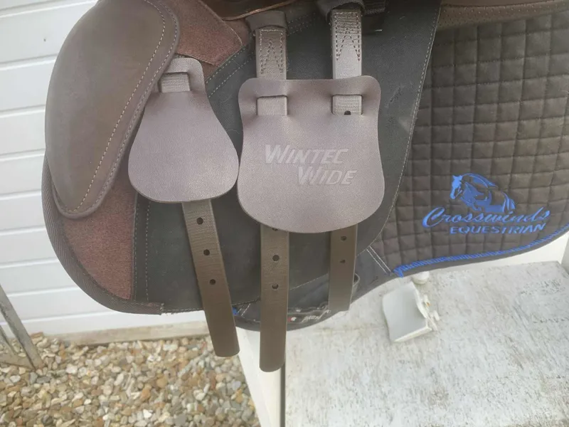 17.5 Wintec 500 Wide Brown 2XWide Gullet in Good Condition-2