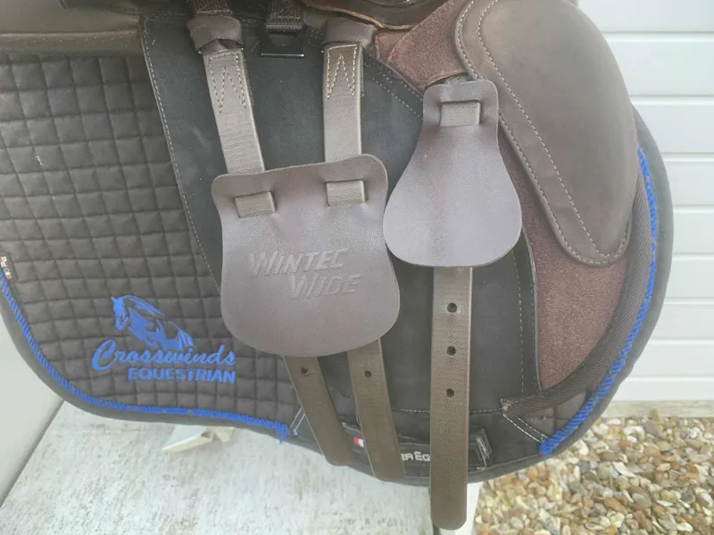 17.5 Wintec 500 Wide Brown 2XWide Gullet in Good Condition-3
