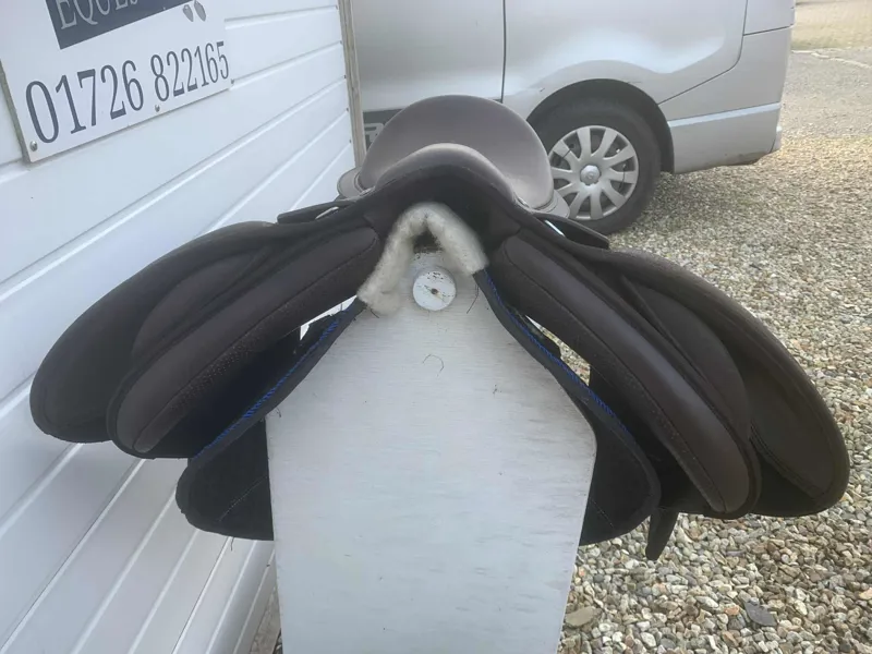 17.5 Wintec 500 Wide Brown 2XWide Gullet in Good Condition-4