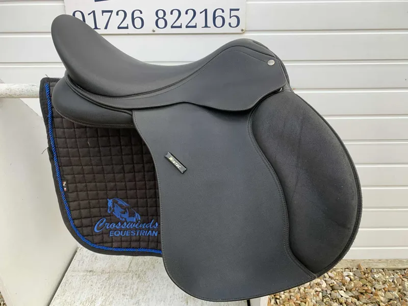 17.5 Wintec 500 All Purpose Saddle Black Changeable Gullet in Good Condition-1