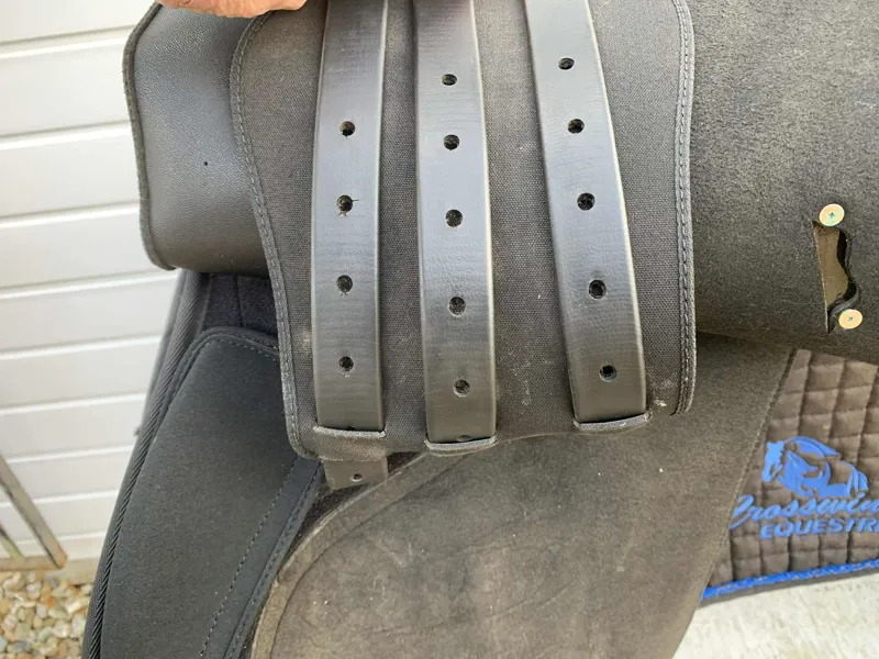 17.5 Wintec 500 All Purpose Saddle Black Changeable Gullet in Good Condition-2