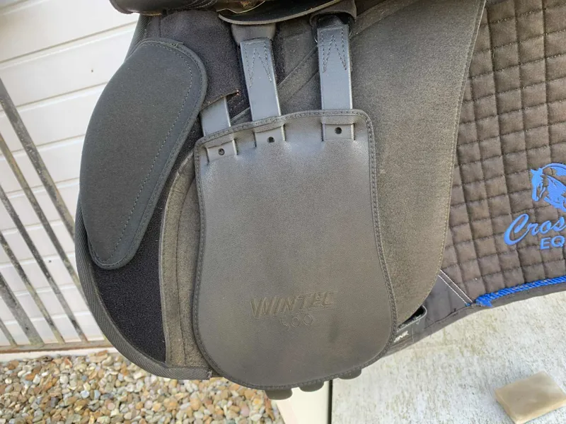 17.5 Wintec 500 All Purpose Saddle Black Changeable Gullet in Good Condition-3