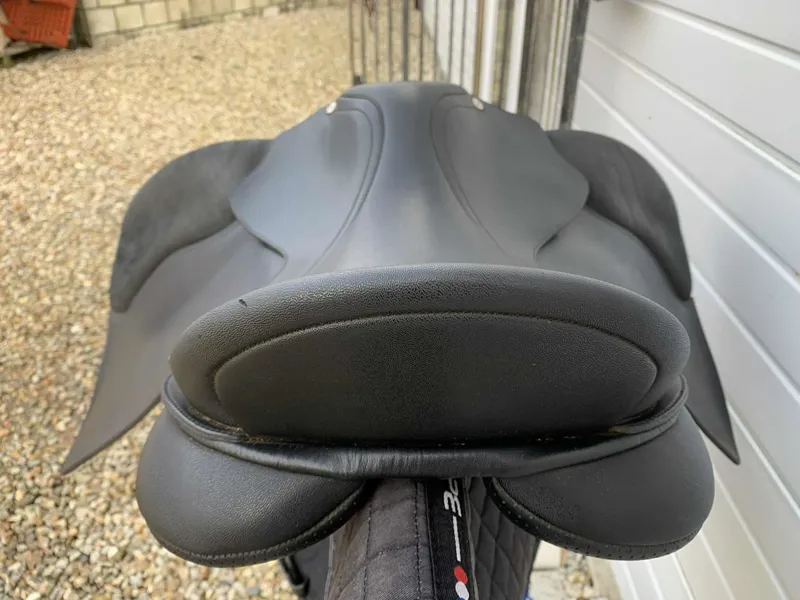 17.5 Wintec 500 All Purpose Saddle Black Changeable Gullet in Good Condition-7