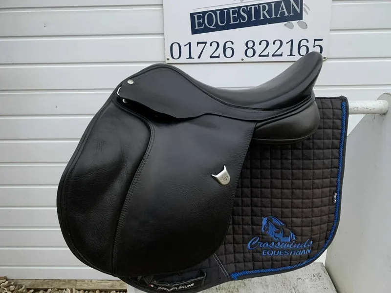 17.5 Bates Wide All Purpose Saddle Black 1XW Gullet V Good Condition