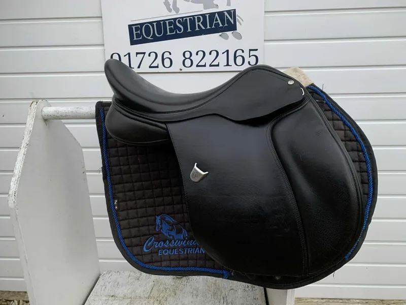 17.5 Bates Wide All Purpose Saddle Black 1XW Gullet V Good Condition-1