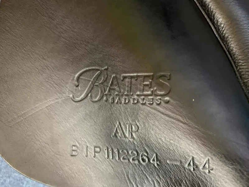 17.5 Bates Wide All Purpose Saddle Black 1XW Gullet V Good Condition-6