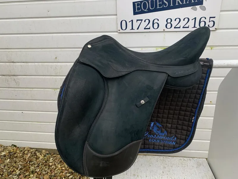 Wintec Isabell Icon Dressage Saddle Black MW Gullet Good Condition-1