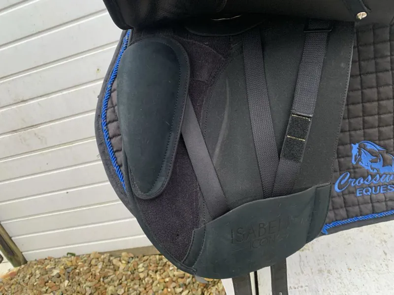 Wintec Isabell Icon Dressage Saddle Black MW Gullet Good Condition-9
