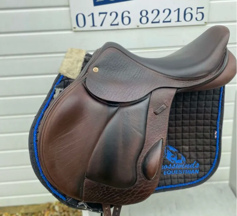 17  Farmland Saddlery Monoflap Jump Saddle Medium Wide Brown-1
