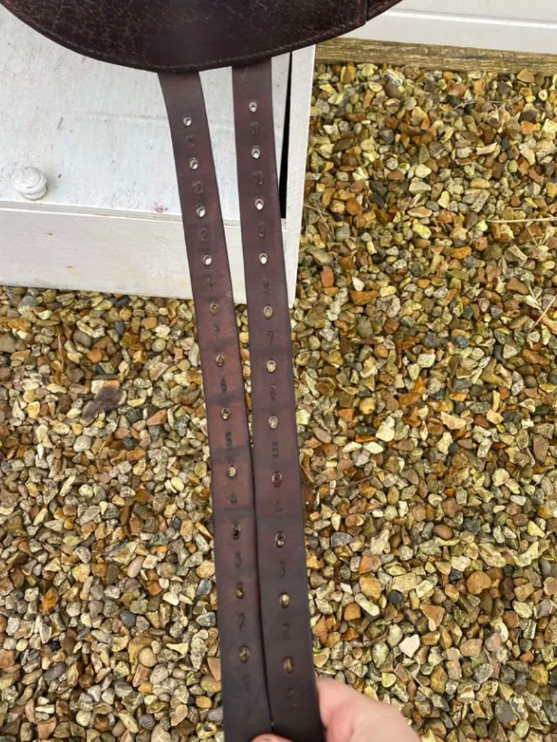 17  Farmland Saddlery Monoflap Jump Saddle Medium Wide Brown-2