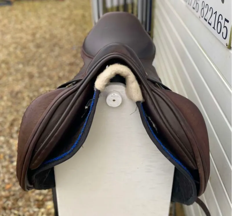 17  Farmland Saddlery Monoflap Jump Saddle Medium Wide Brown-3