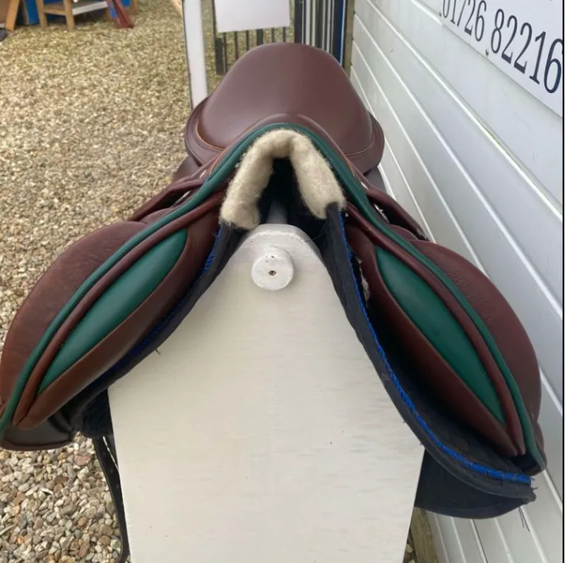 17.5 Kirkland Saddlery Jump Saddle Tan/Green MW-2