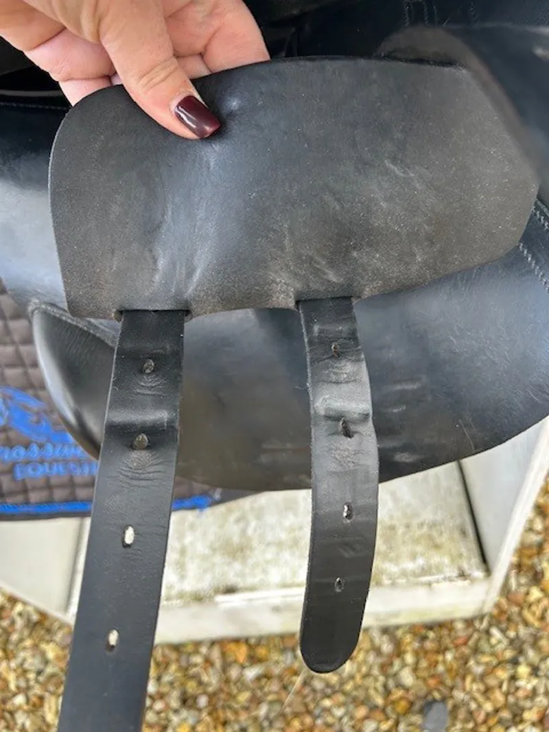 17.5 Albion K2 Adjusta Jump Saddle Black MW in Good Condition-6