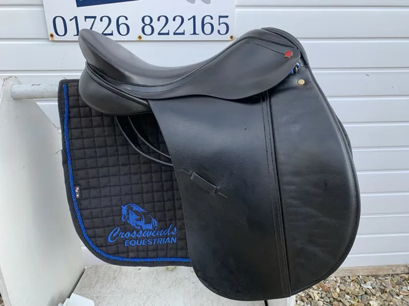 17.5 Albion K2 Dressage Saddle Black Medium TB Tree