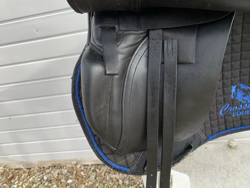 17.5 Albion K2 Dressage Saddle Black Medium TB Tree-2