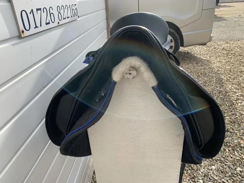 17.5 Albion K2 Dressage Saddle Black Medium TB Tree-5