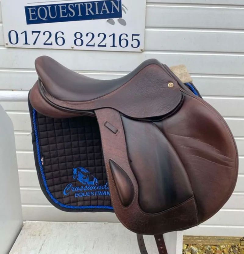 17  Farmland Saddlery Monoflap Jump Saddle Medium Wide Brown