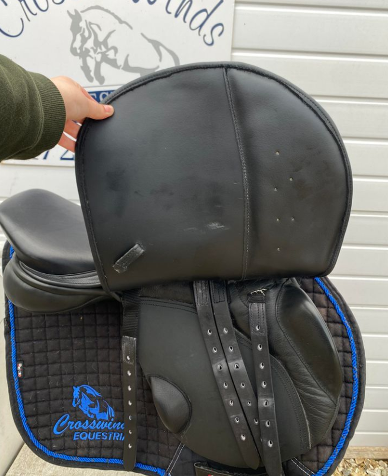 17 Silhouette GP Jump Saddle Black Medium-1