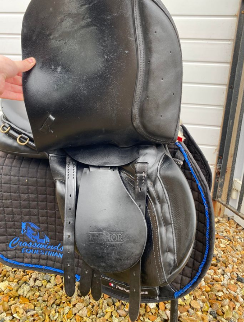 17.5 Manor Gp Saddle Black Extra Wide-1