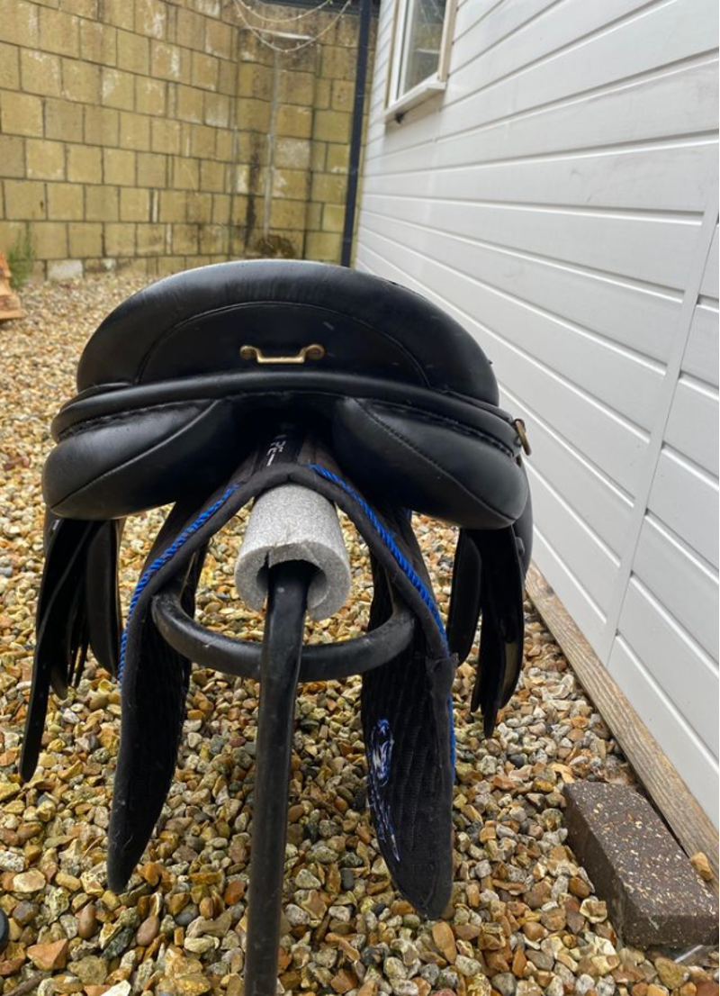 17.5 Manor Gp Saddle Black Extra Wide-5