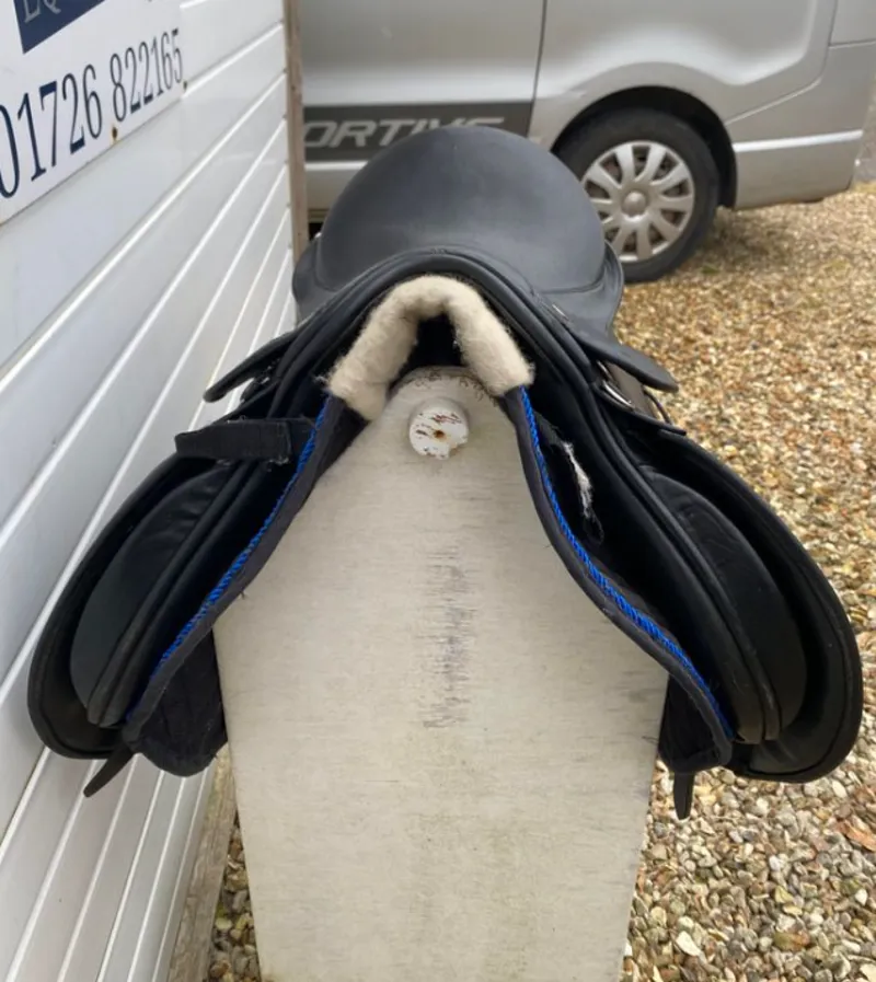 16 Silhouette Saddle Xwide Black-4