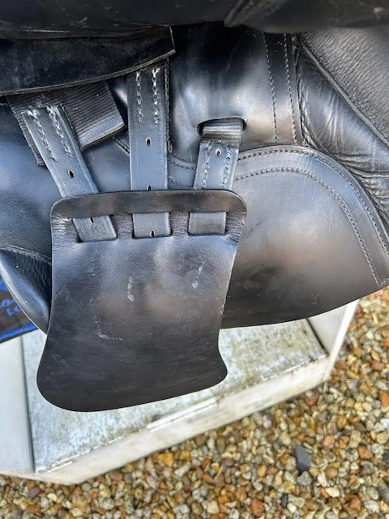 16.5 Albion K2 Adjusta Jump Saddle Black MW in Good Condition-5