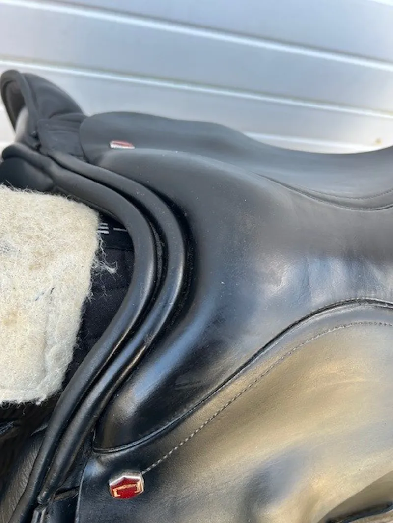 16.5 Albion K2 Adjusta Jump Saddle Black MW in Good Condition-3