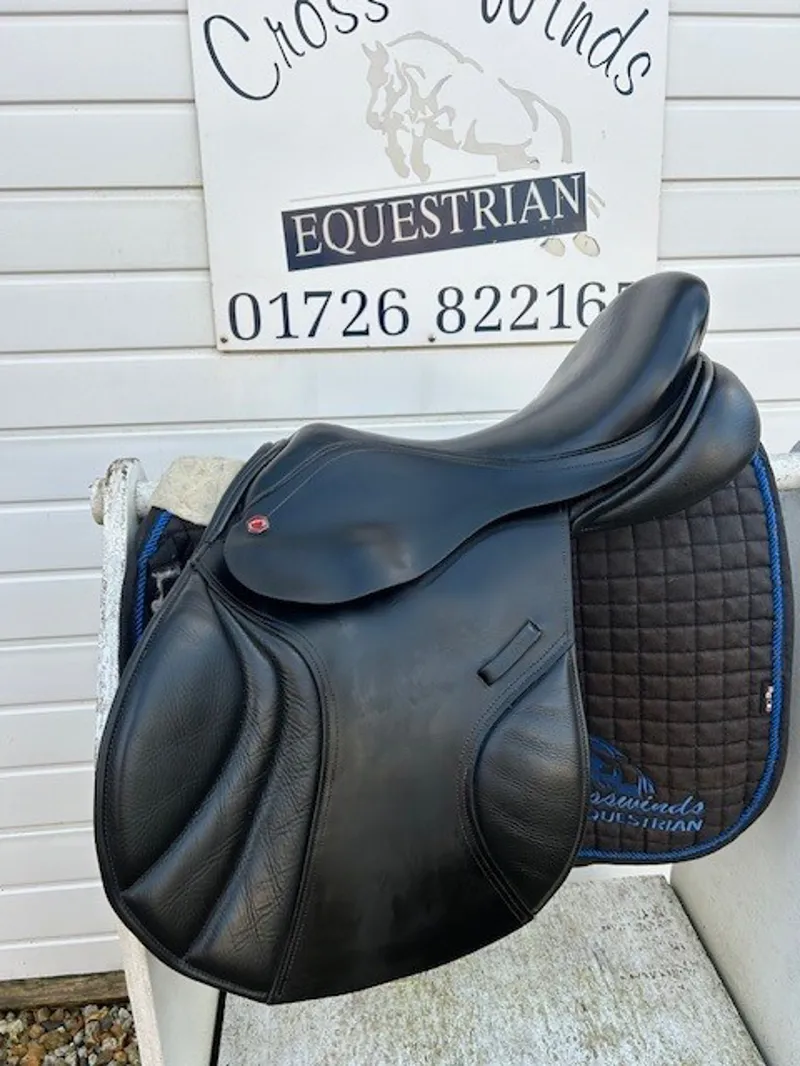 16.5 Albion K2 Adjusta Jump Saddle Black MW in Good Condition-1