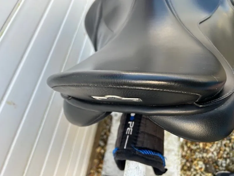 17.5 Bates Wide All Purpose Saddle Black 2XWide Gullet-3