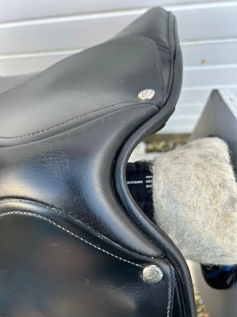 17.5 Bates Wide All Purpose Saddle Black 2XWide Gullet-2