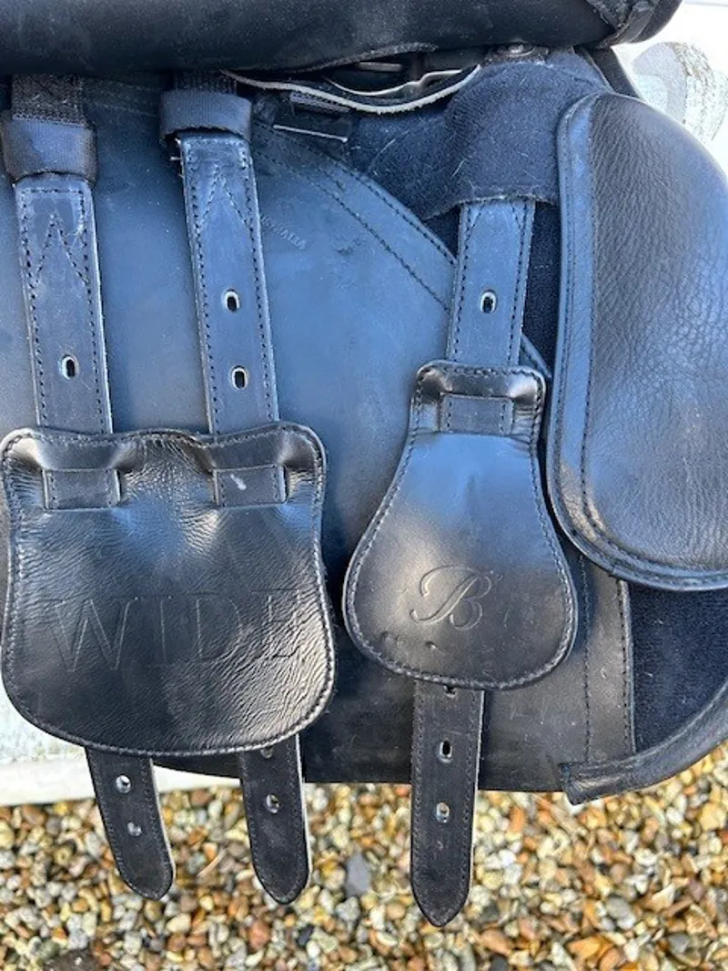 17.5 Bates Wide All Purpose Saddle Black 2XWide Gullet-5