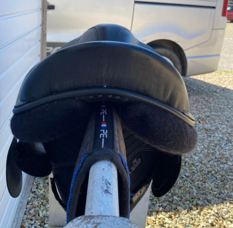 18 Nick Dolman Dressage Saddle Black Wide-2