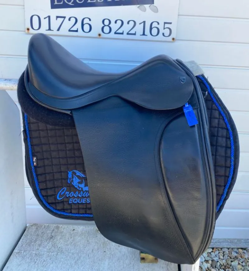 18 Nick Dolman Dressage Saddle Black Wide