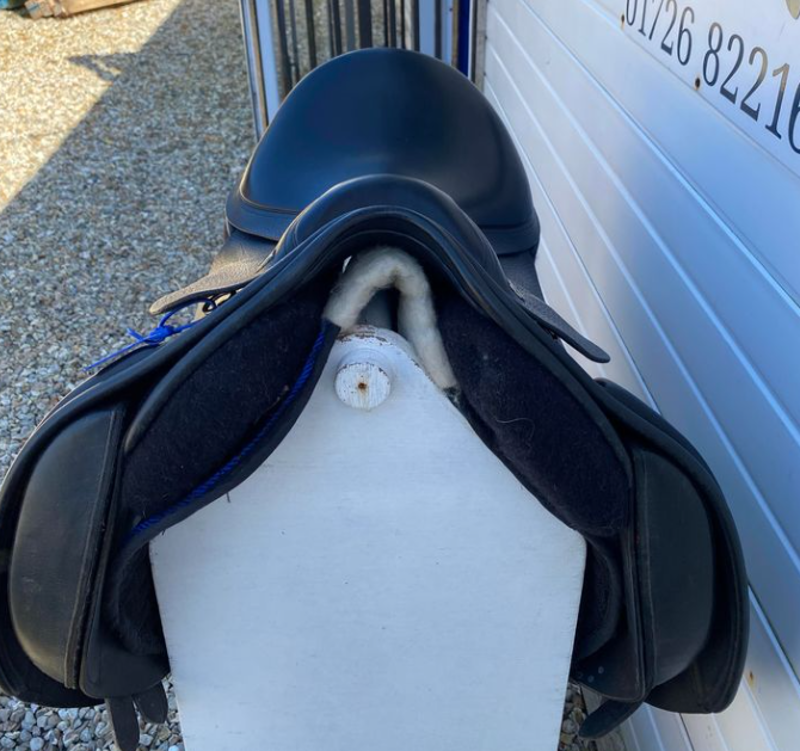 18 Nick Dolman Dressage Saddle Black Wide-3