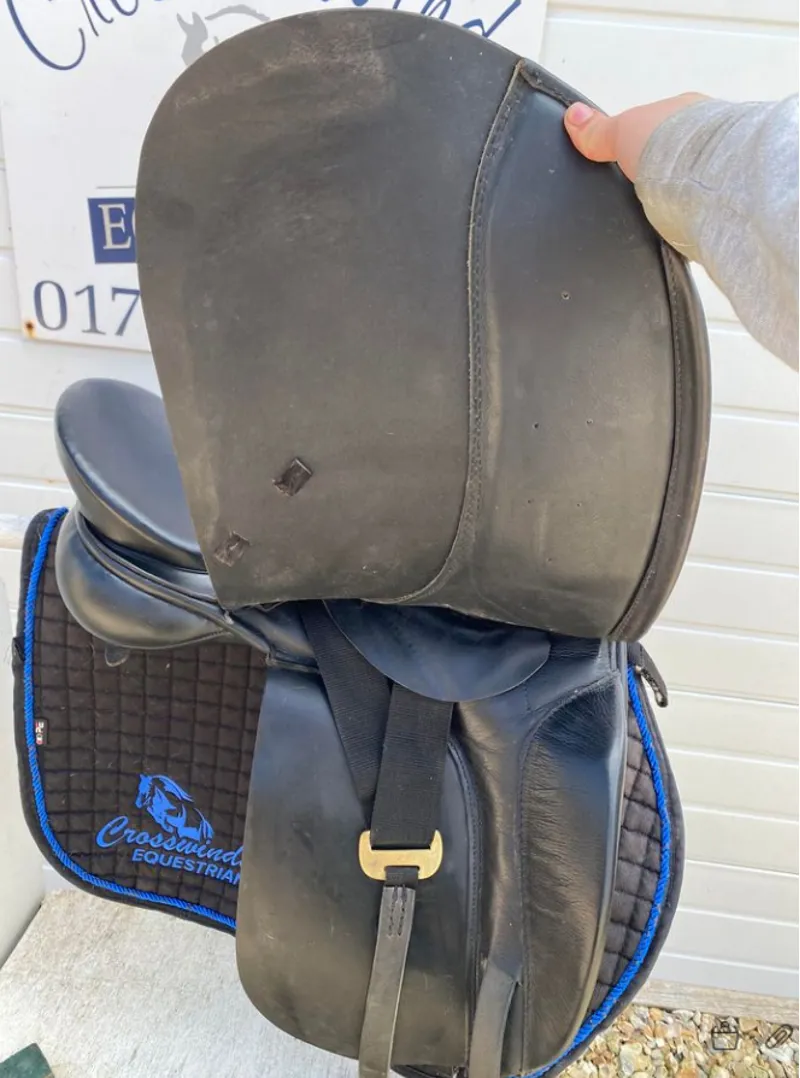 17.5 Silhouette Dressage Black Wide-1