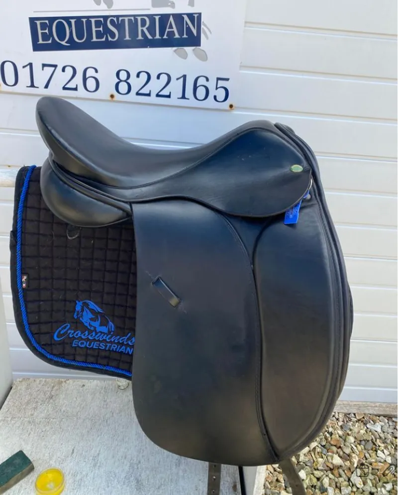 17.5 Silhouette Dressage Black Wide