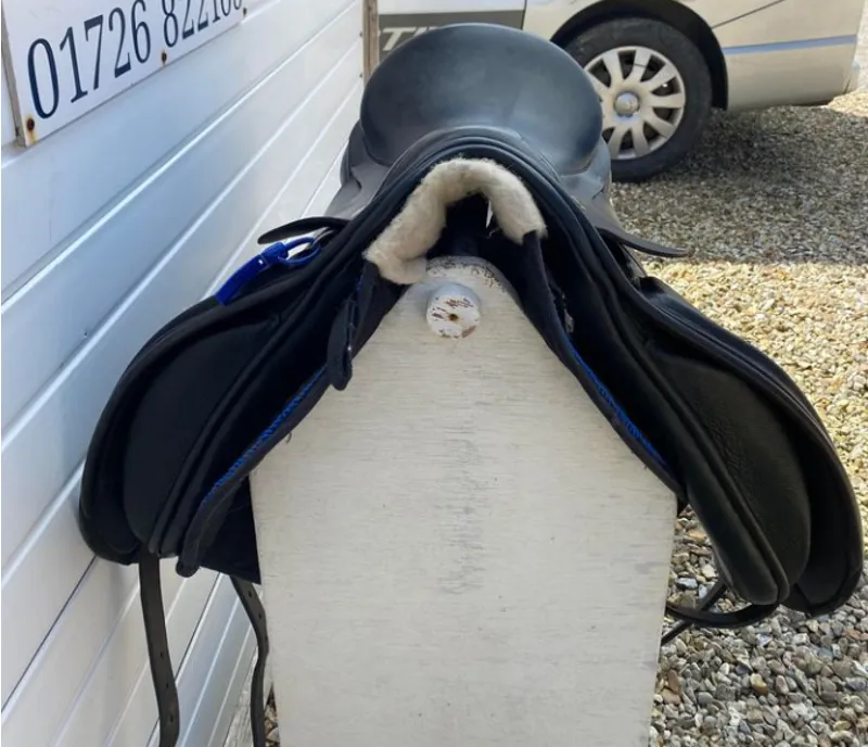 17.5 Silhouette Dressage Black Wide-6